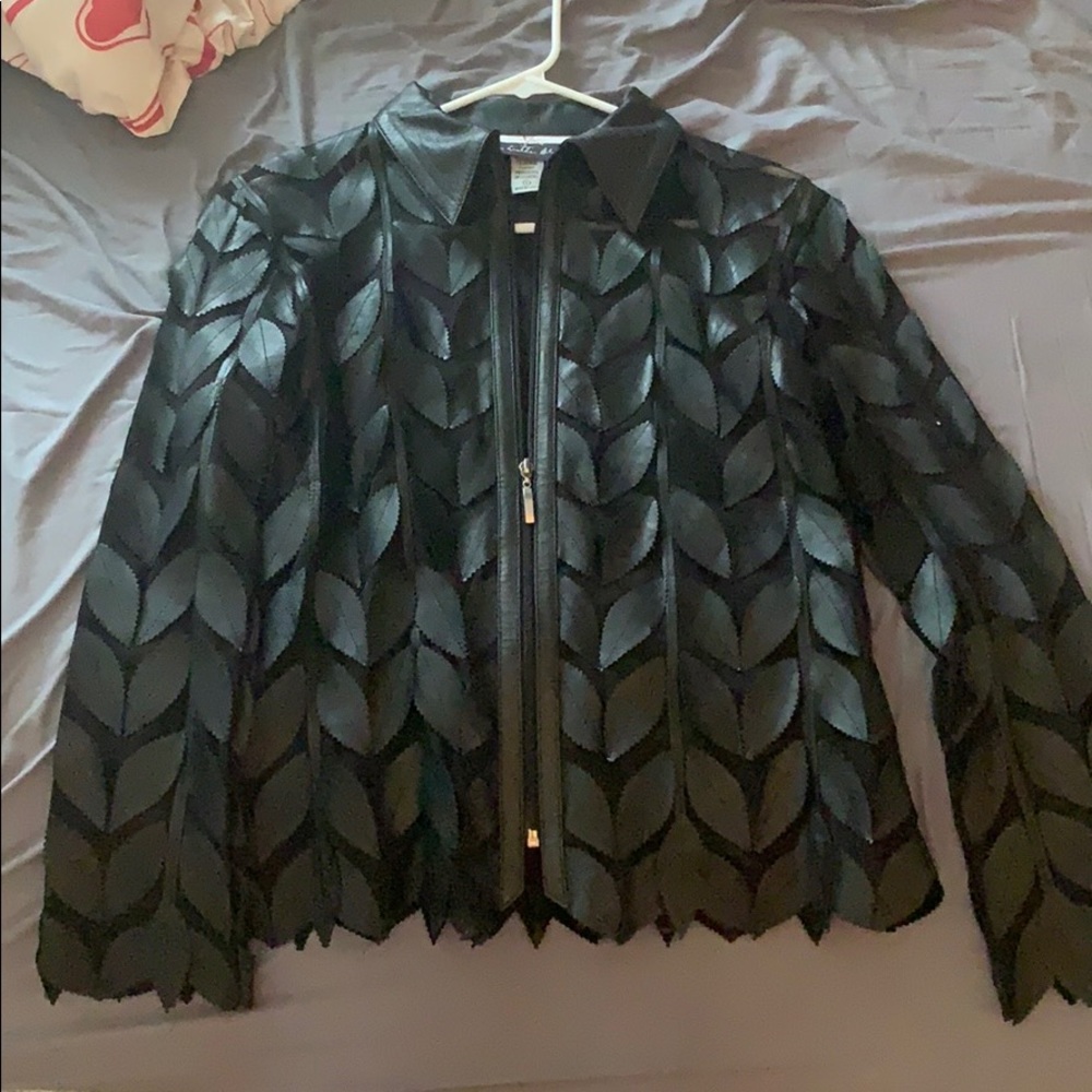Leaf pattern genuine leather jacket